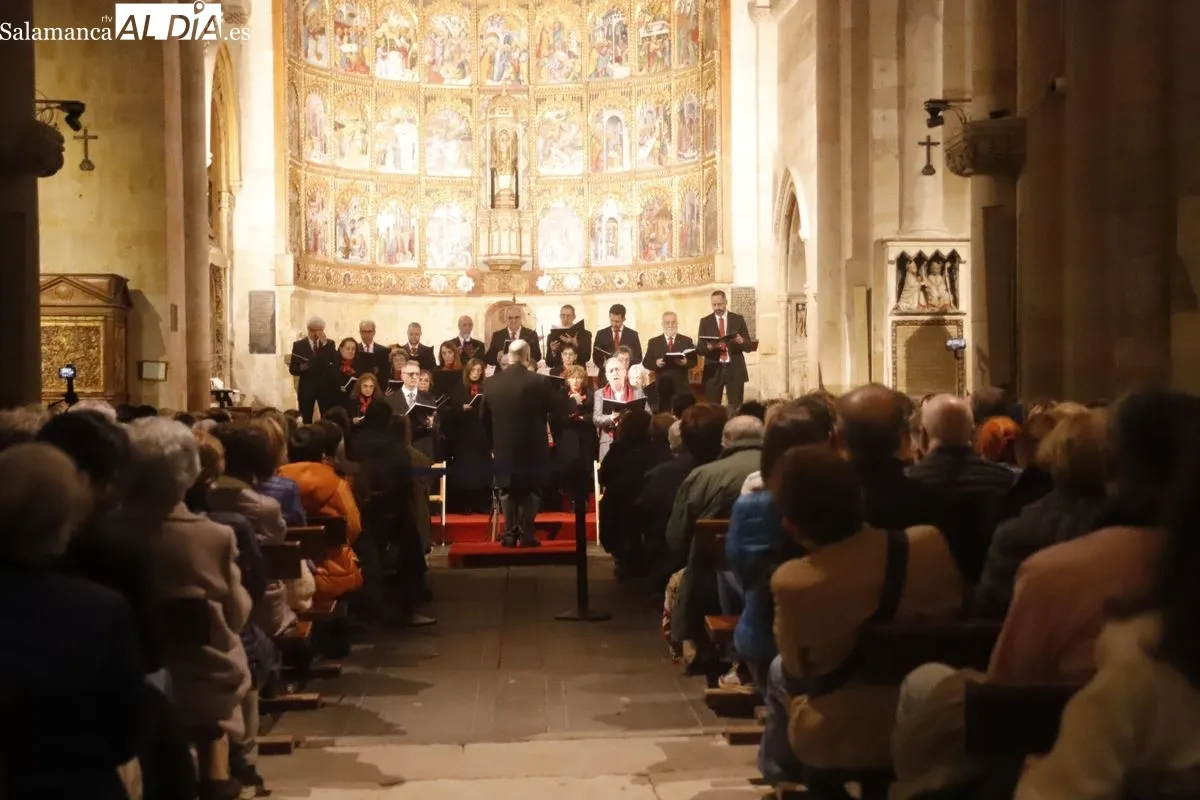 La Catedral Vieja se rinde con la interpretación de 'La Crucifixión' | FOTOS: Ángel Puma 