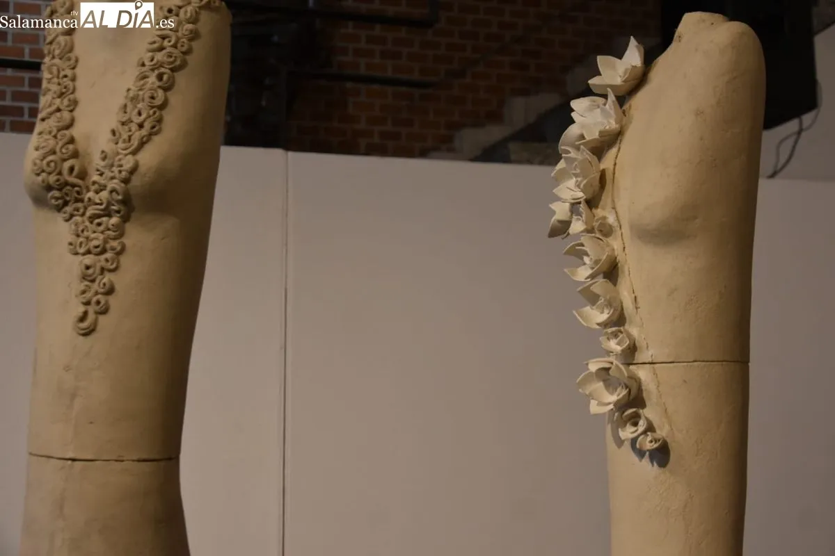 El Ayuntamiento de Peñaranda de Bracamonte expone la muestra 'Mujeres en pie' de la escultora Amelia García