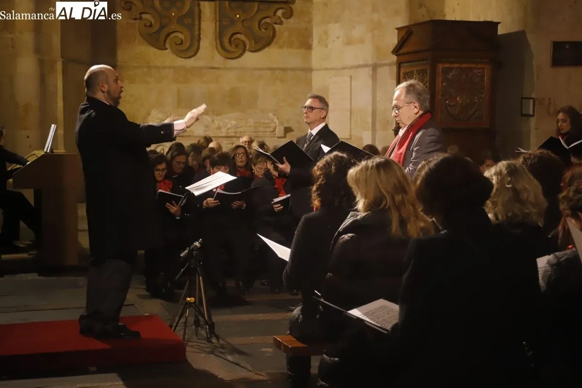 La Catedral Vieja se rinde con la interpretación de 'La Crucifixión' | FOTOS: Ángel Puma 