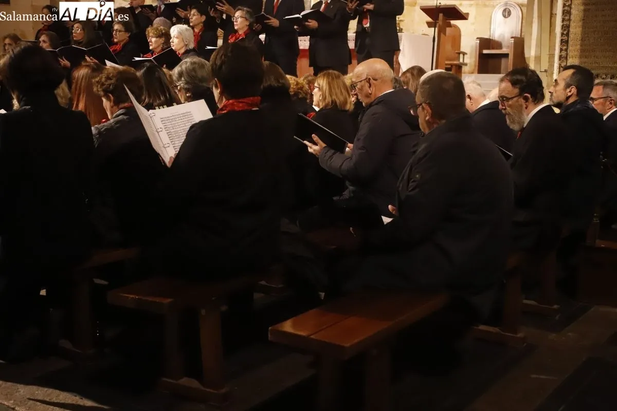 La Catedral Vieja se rinde con la interpretación de 'La Crucifixión' | FOTOS: Ángel Puma 