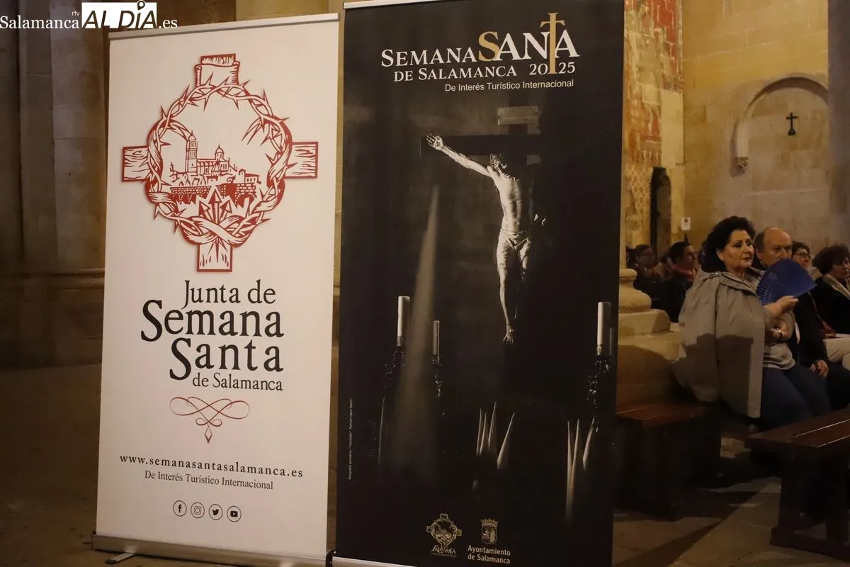 La Catedral Vieja se rinde con la interpretación de 'La Crucifixión' | FOTOS: Ángel Puma 