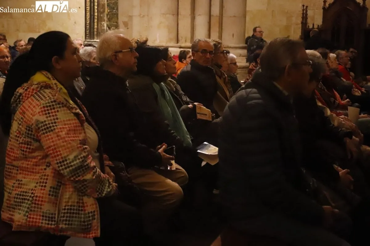 La Catedral Vieja se rinde con la interpretación de 'La Crucifixión' | FOTOS: Ángel Puma 