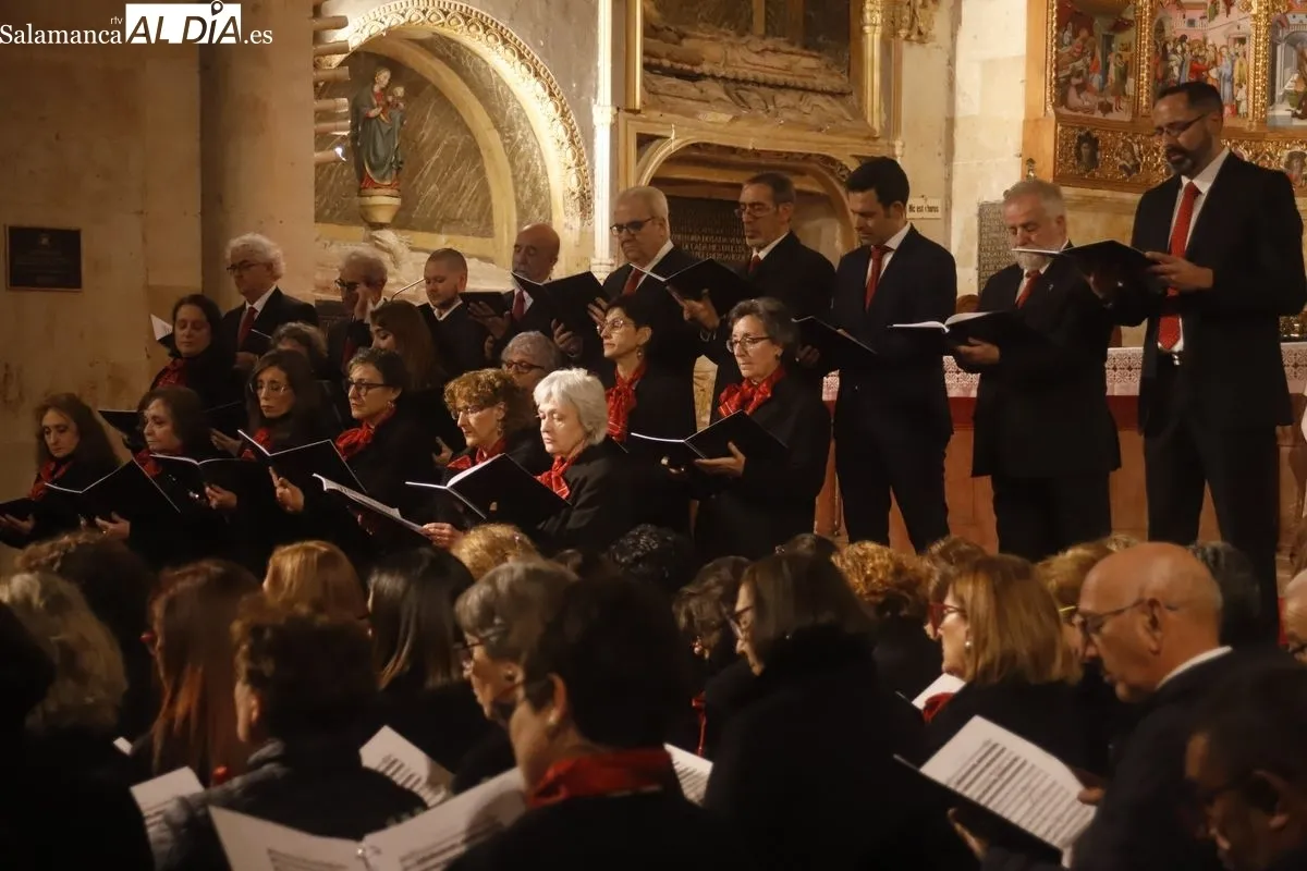 La Catedral Vieja se rinde con la interpretación de 'La Crucifixión' | FOTOS: Ángel Puma 