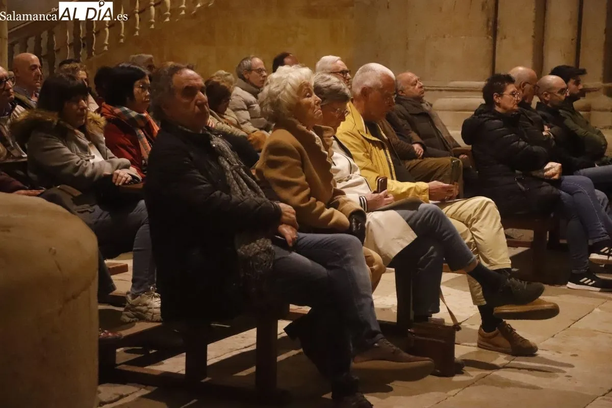 La Catedral Vieja se rinde con la interpretación de 'La Crucifixión' | FOTOS: Ángel Puma 