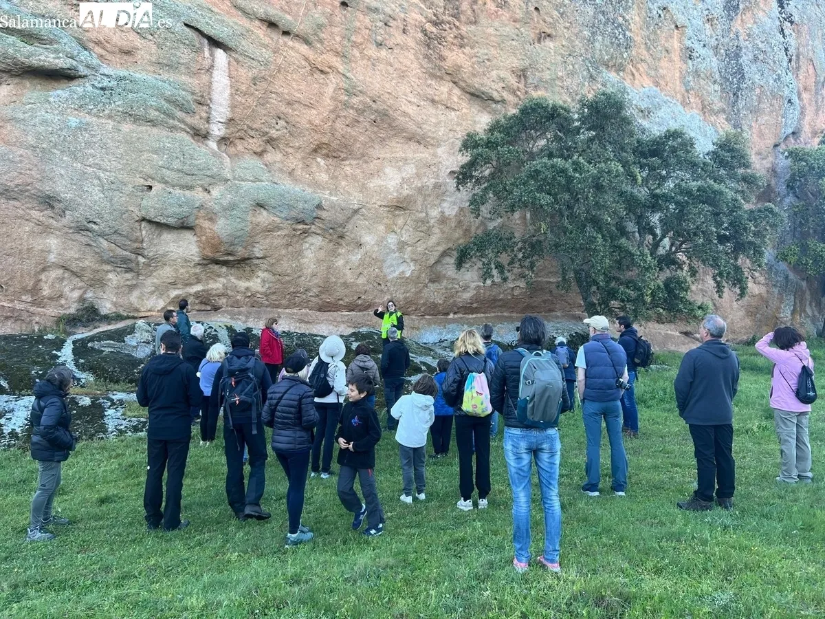 Participantes en esta segunda excursión por el patrimonio geológico de las tierras del oeste salmantino en la Peña Gorda