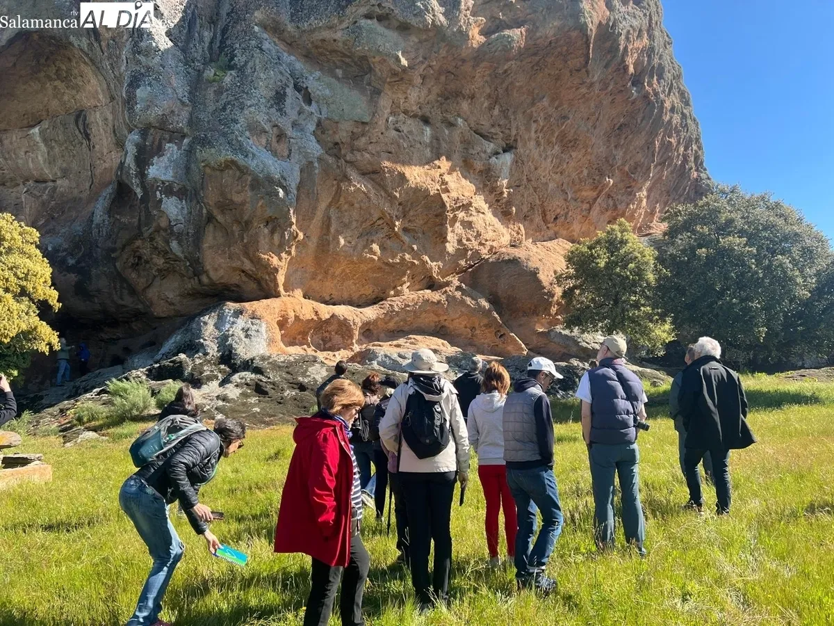 Participantes en esta segunda excursión por el patrimonio geológico de las tierras del oeste salmantino en la Peña Gorda