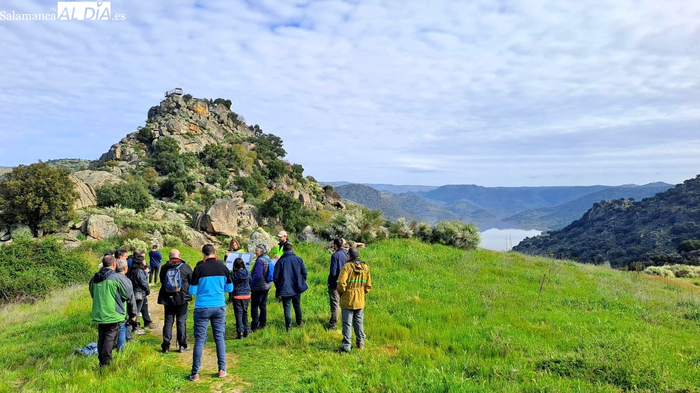 Saucelle e Hinojosa de Duero acogen la primera visita por el patrimonio geológico de las Arribes