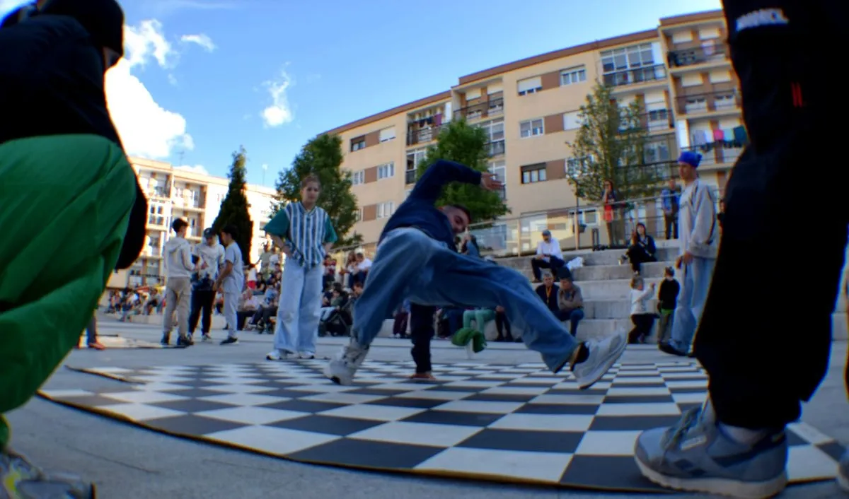 La jornada inaugural, celebrada el sábado en la Plaza de Trujillo, vibró al ritmo de la Trujijam con danza urbana y break dance. Foto de Víctor García de Arriba