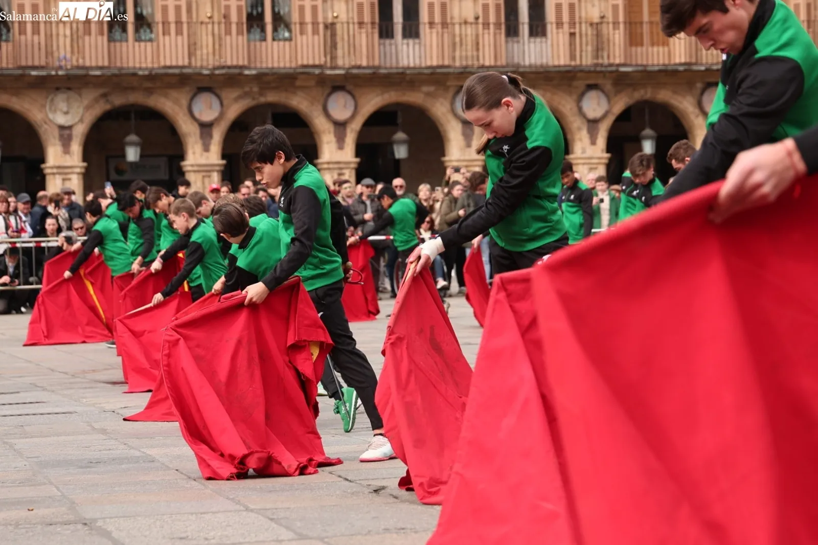 Sábado, 7 de junio. Exhibición de toreo de salón con canciones de Farina. Lugar: PLAZA MAYOR