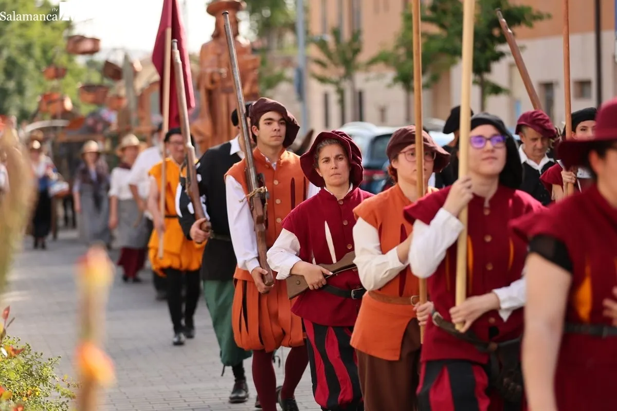 El esplendor del Siglo de Oro revive en Salamanca con este gran desfile | FOTOS: David Sañudo