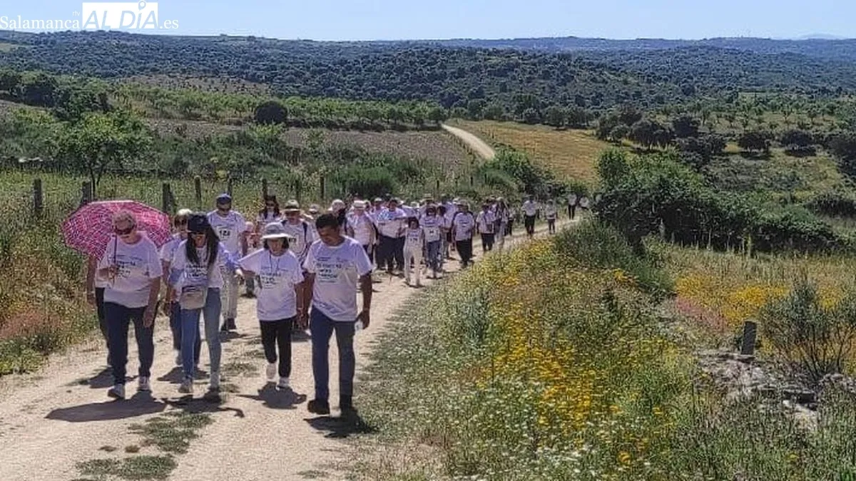 La Marcha solidaria partió de la Plaza que acogía la feria alimentaria y de artesanía