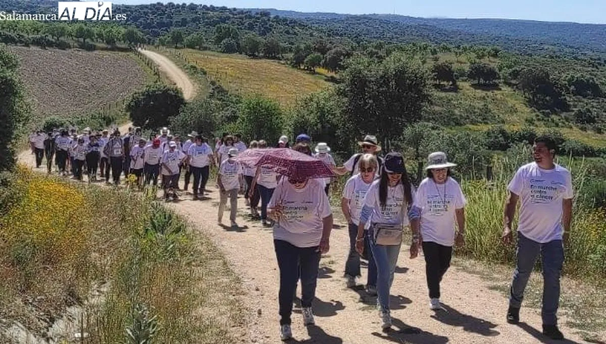 La Marcha solidaria partió de la Plaza que acogía la feria alimentaria y de artesanía