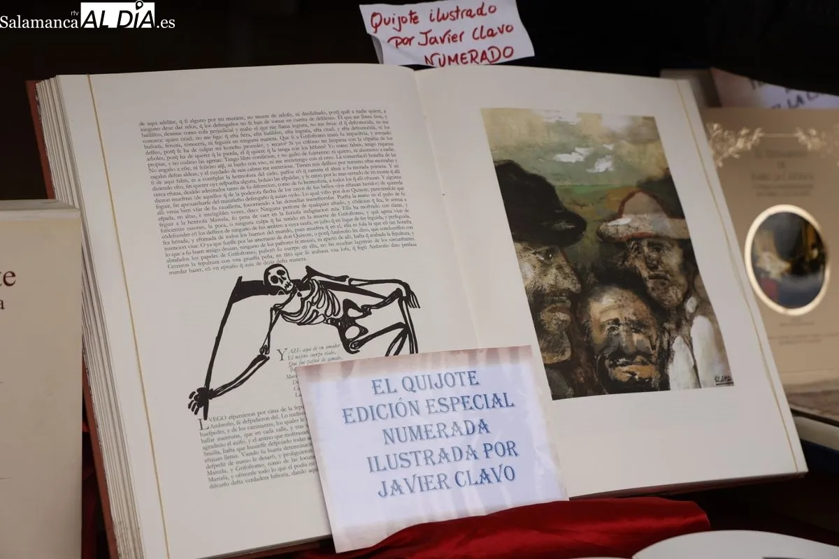 La Feria del Libro de Salamanca registra gran afluencia de público en su jornada dominical | FOTOS: David Sañudo 