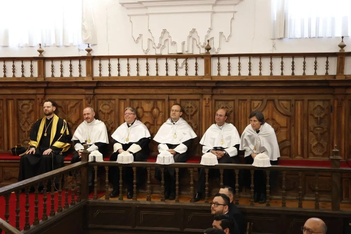 Estudiantes de Teología y Derecho Canónico de la UPSA celebran su graduación | FOTOS: David Sañudo  