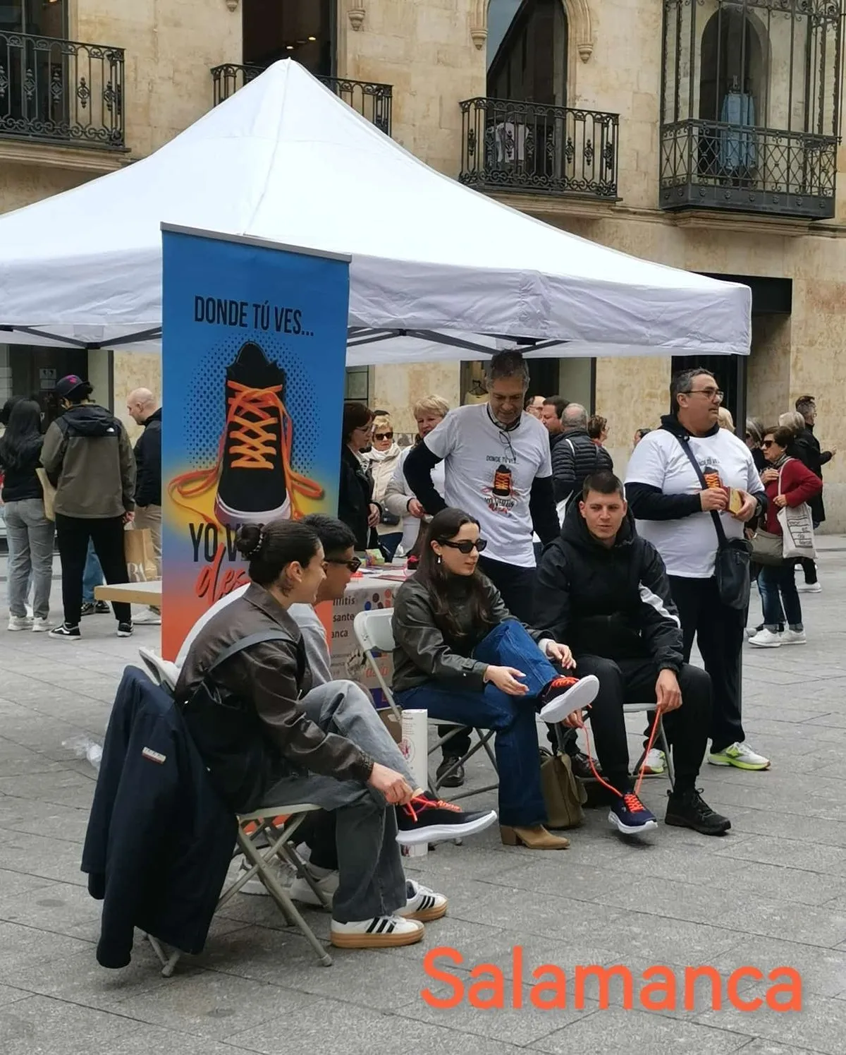 ASEA en la celebración del Día Mundial de la Espondiloartritis Axial en la Plaza del Liceo 