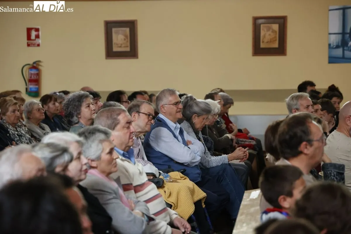 La parroquia El Milagro de San José inaugura sus nuevas vidrieras | FOTOS: David Sañudo 