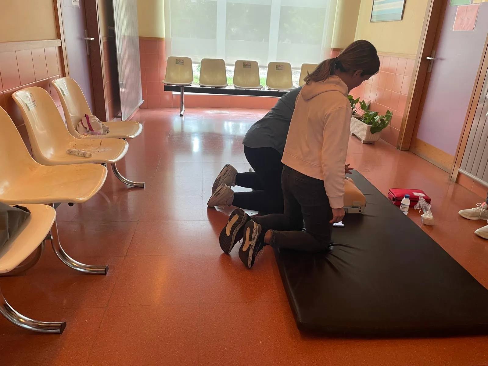 Foto 2 - El Centro de Salud imparte dos nuevos talleres en reanimaci&oacute;n y atragantamiento, fijando en septiembre sus nuevas convocatorias