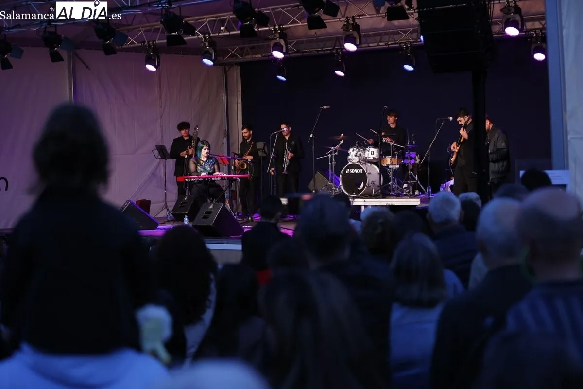 No cantes Victoria celebró su XV aniversario con un concierto en la Plaza Mayor de Salamanca | FOTOS: David Sañudo 