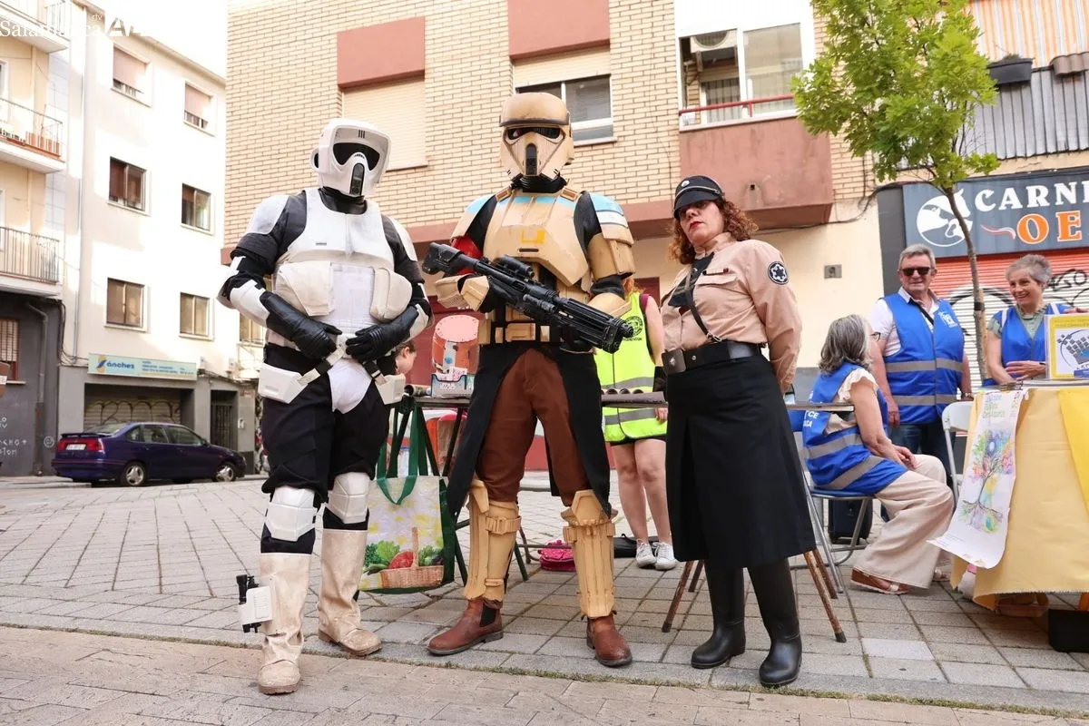 El barrio del Oeste se convierte en el corazón solidario de Salamanca con 'Salamanca nos movemos' | FOTOS: David Sañudo