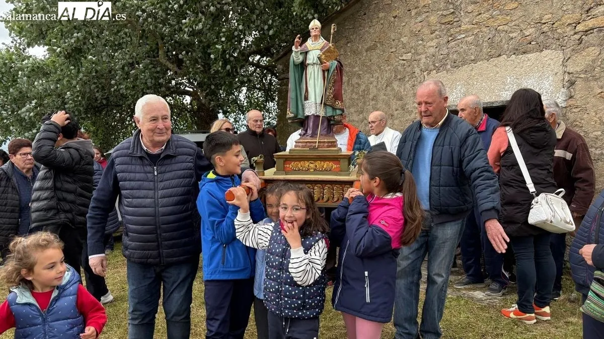 Foto 2 - La celebraci&oacute;n de San Gregorio congrega a los lumbralenses en Las Vi&ntilde;as