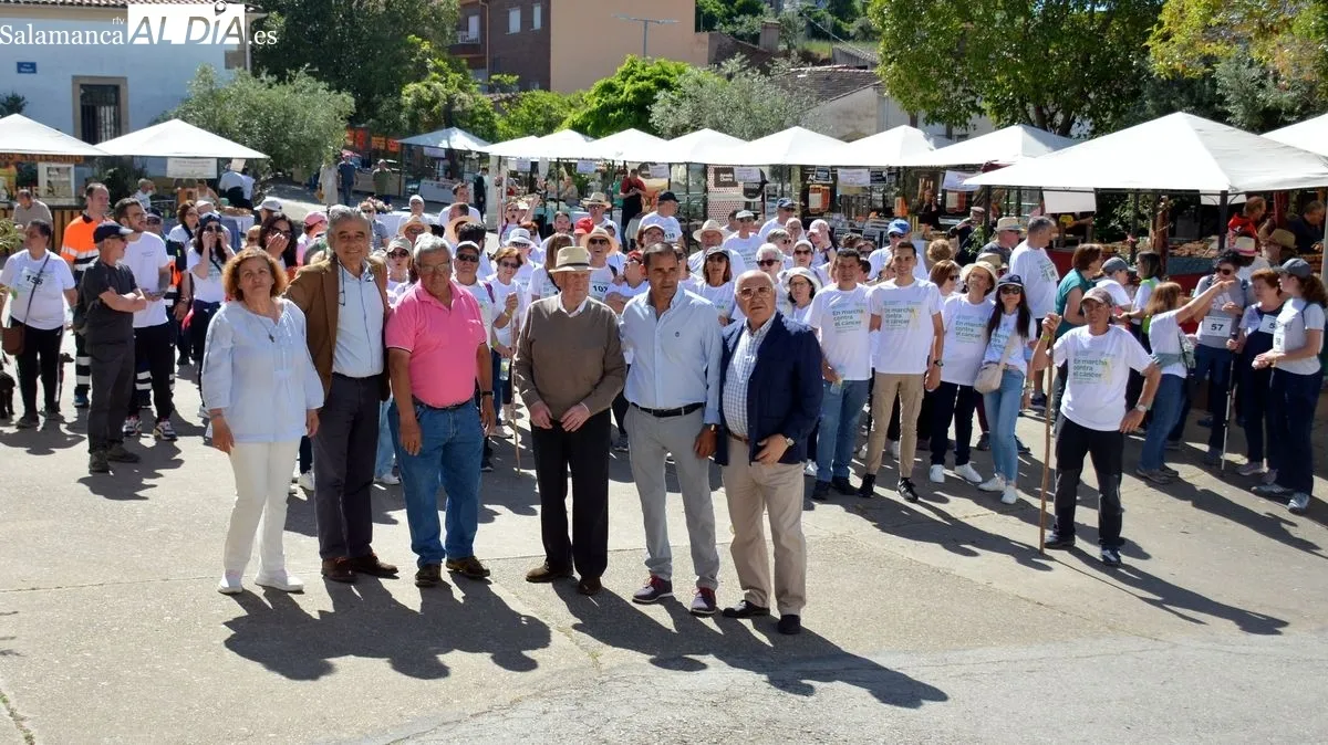 Foto 3 - Ahigal de los Aceiteros vive un intenso d&iacute;a con su feria y una marcha solidaria a beneficio de la AECC