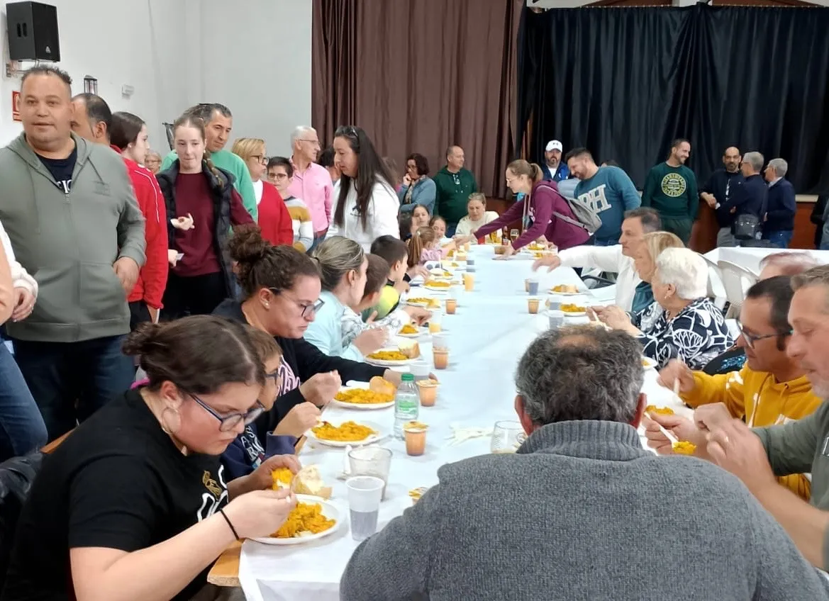 Foto 4 - Las Villas se vuelcan en su tradicional Marcha Solidaria y la gran comida de hermandad en apoyo a proyectos humanitarios