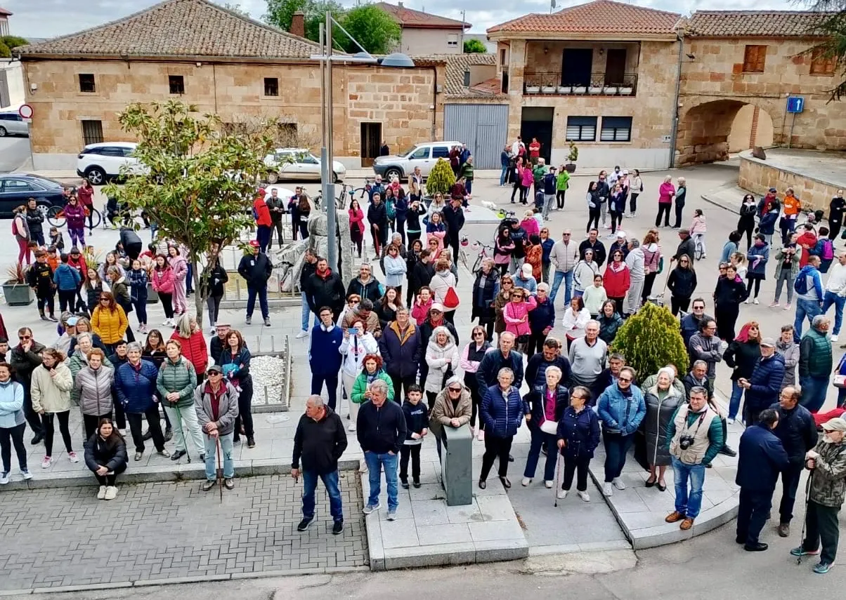 Foto 5 - Las Villas se vuelcan en su tradicional Marcha Solidaria y la gran comida de hermandad en apoyo a proyectos humanitarios