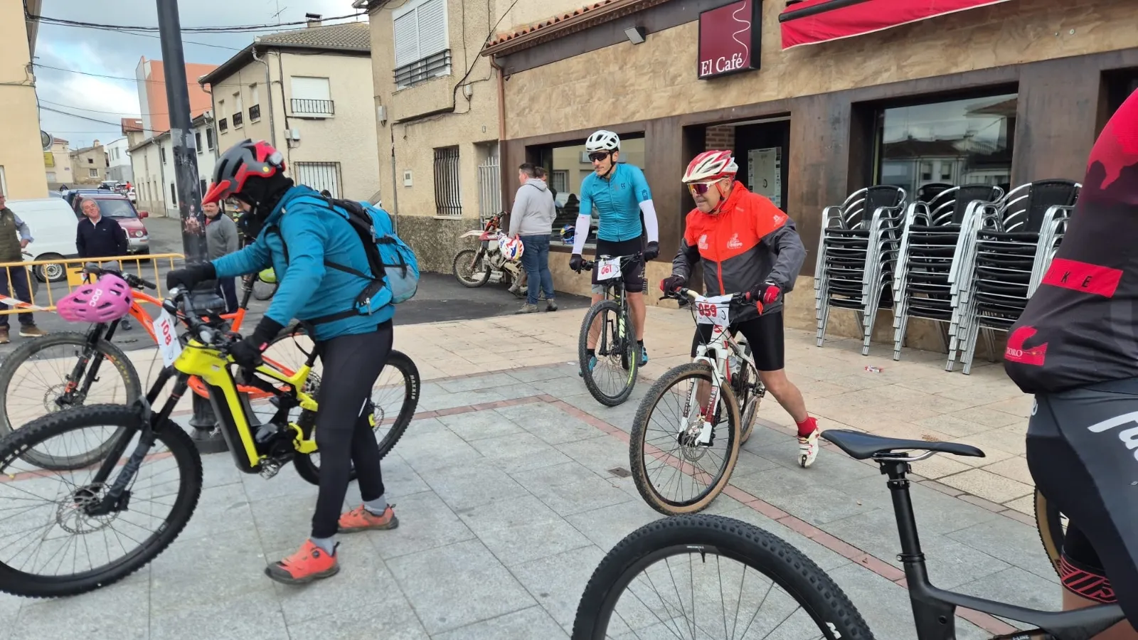 Foto 3 - Gran ambiente en la XII Quedada BTT de Alaraz