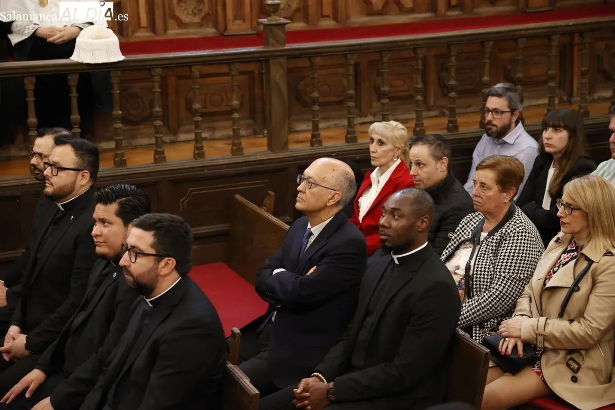 Estudiantes de Teología y Derecho Canónico de la UPSA celebran su graduación | FOTOS: David Sañudo  