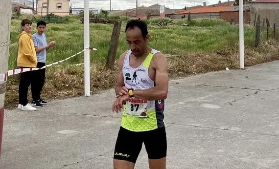 Foto 2 - Carlos Rodr&iacute;guez y Ver&oacute;nica S&aacute;nchez se llevan la 1.&ordf; Carrera Solidaria 'De la Cuna al Sepulcro'