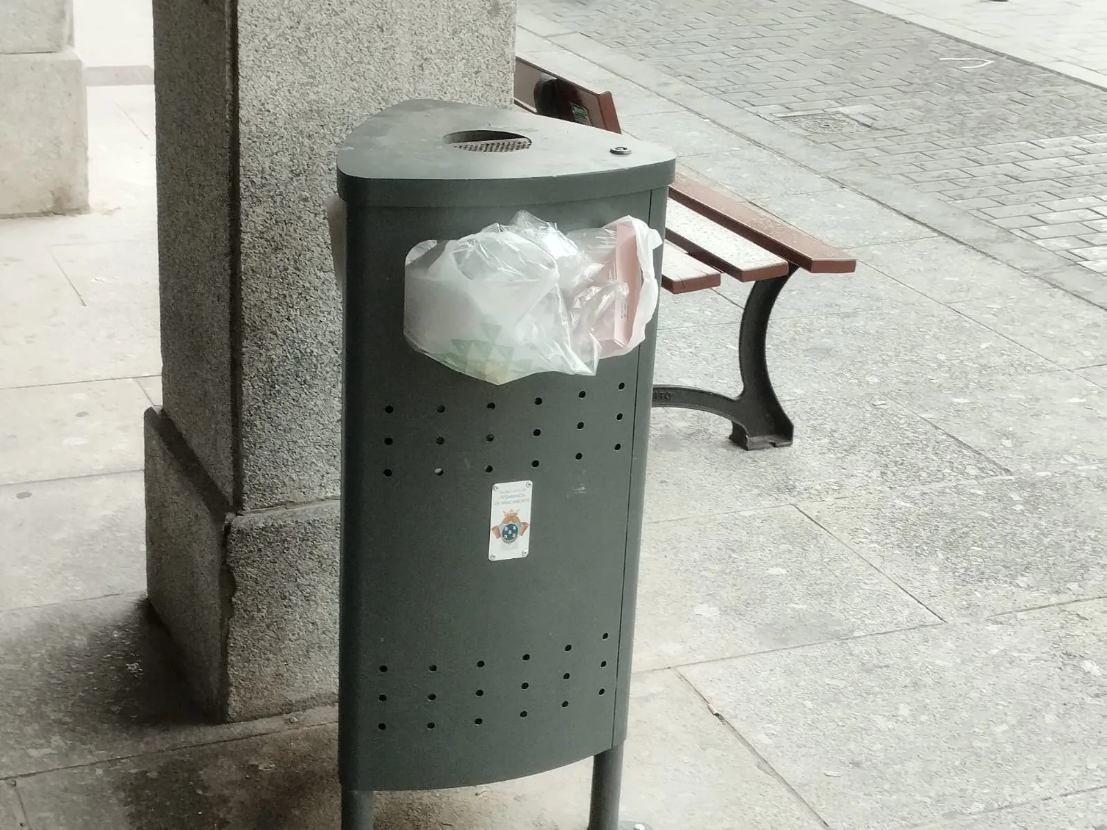 Foto 3 - Pe&ntilde;aranda en Com&uacute;n propone medidas y pide &ldquo;cumplir las Ordenanzas&rdquo; para acabar con la suciedad generada en el mercado semanal