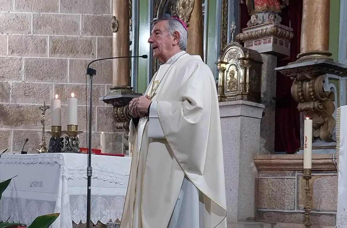 Foto 2 - El Obispo confirma a siete j&oacute;venes en Robleda