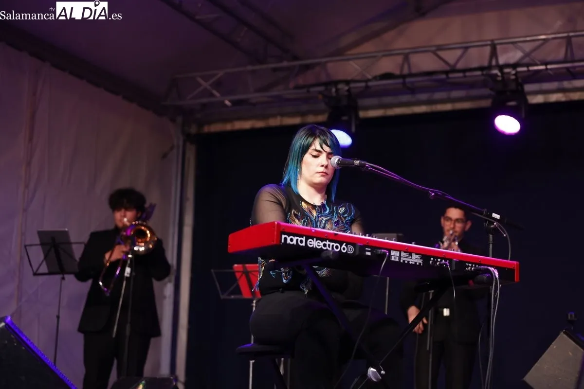No cantes Victoria celebró su XV aniversario con un concierto en la Plaza Mayor de Salamanca | FOTOS: David Sañudo 