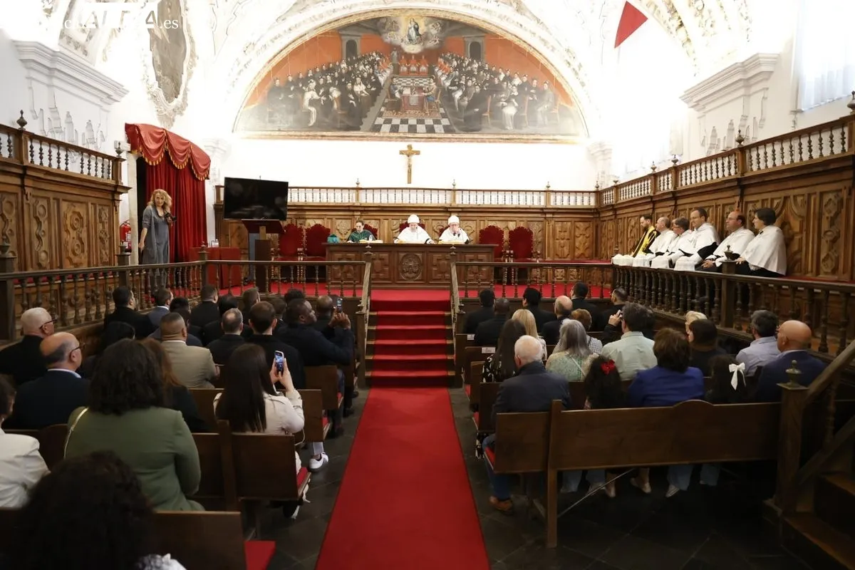 Estudiantes de Teología y Derecho Canónico de la UPSA celebran su graduación | FOTOS: David Sañudo  