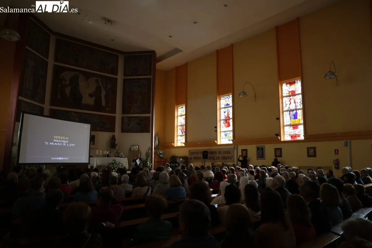 La parroquia El Milagro de San José inaugura sus nuevas vidrieras | FOTOS: David Sañudo 