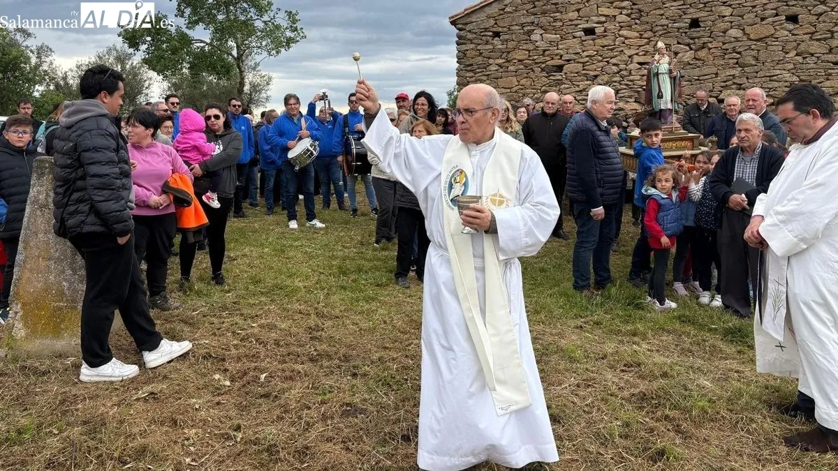 Foto 3 - La celebraci&oacute;n de San Gregorio congrega a los lumbralenses en Las Vi&ntilde;as