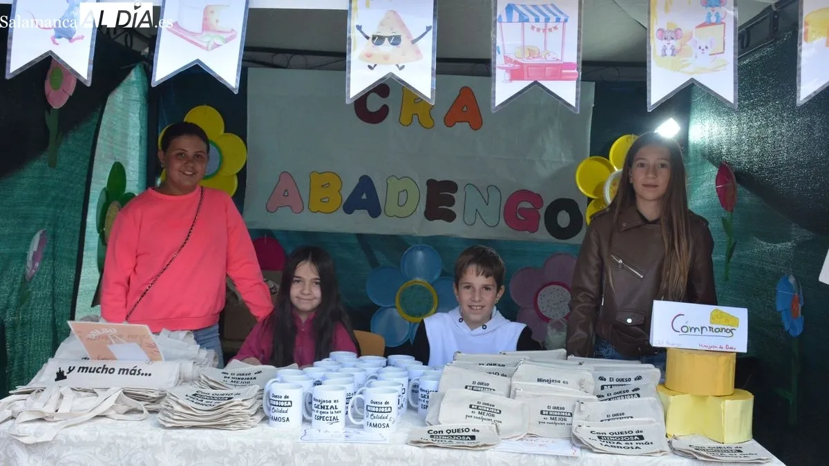 Foto 10 - Ma&ntilde;ueco inaugura en Hinojosa la Feria del Queso, y avanza 15.000 euros de ayuda m&iacute;nima para emprendedores en la Raya