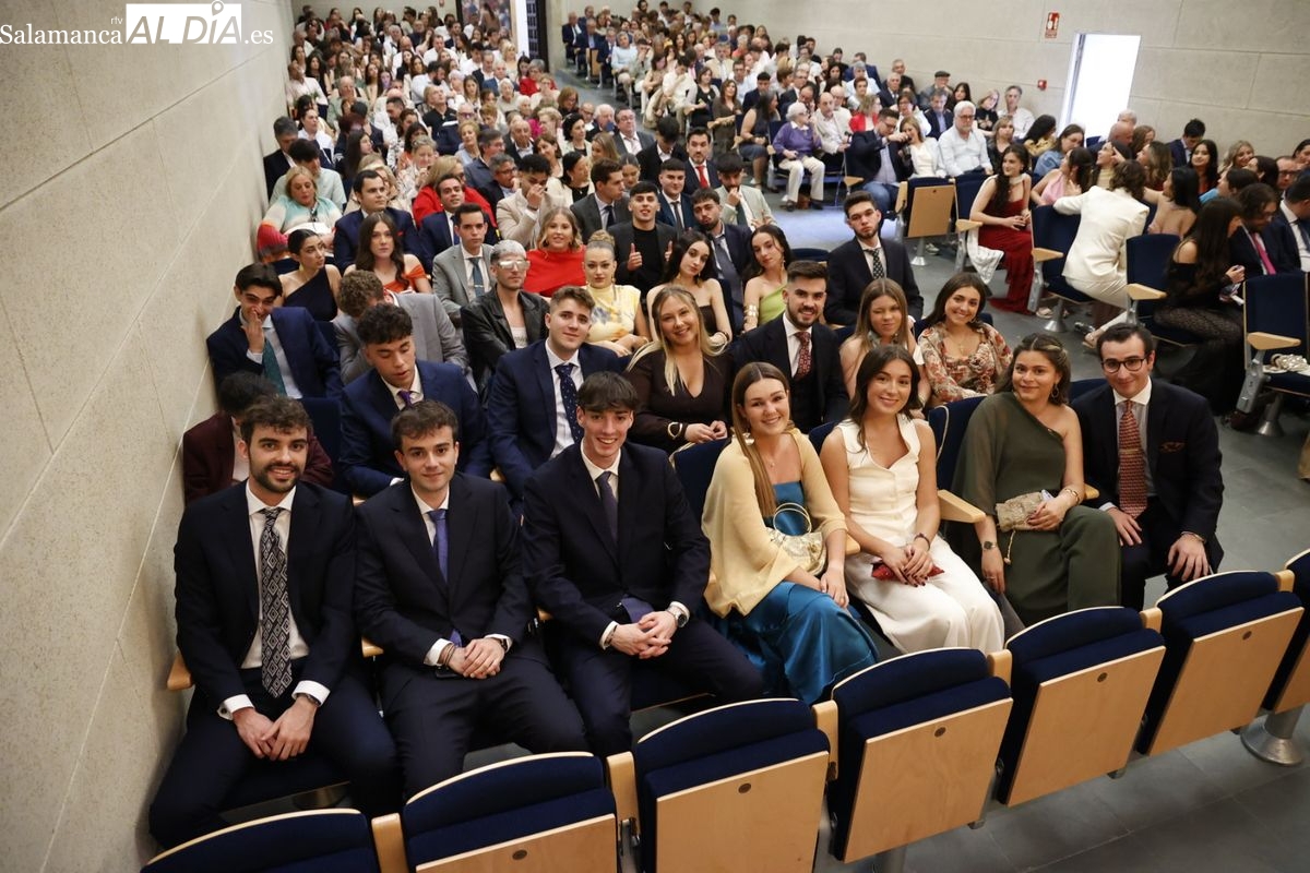 UPSA: Graduados en Periodismo y Audiovisual reciben becas