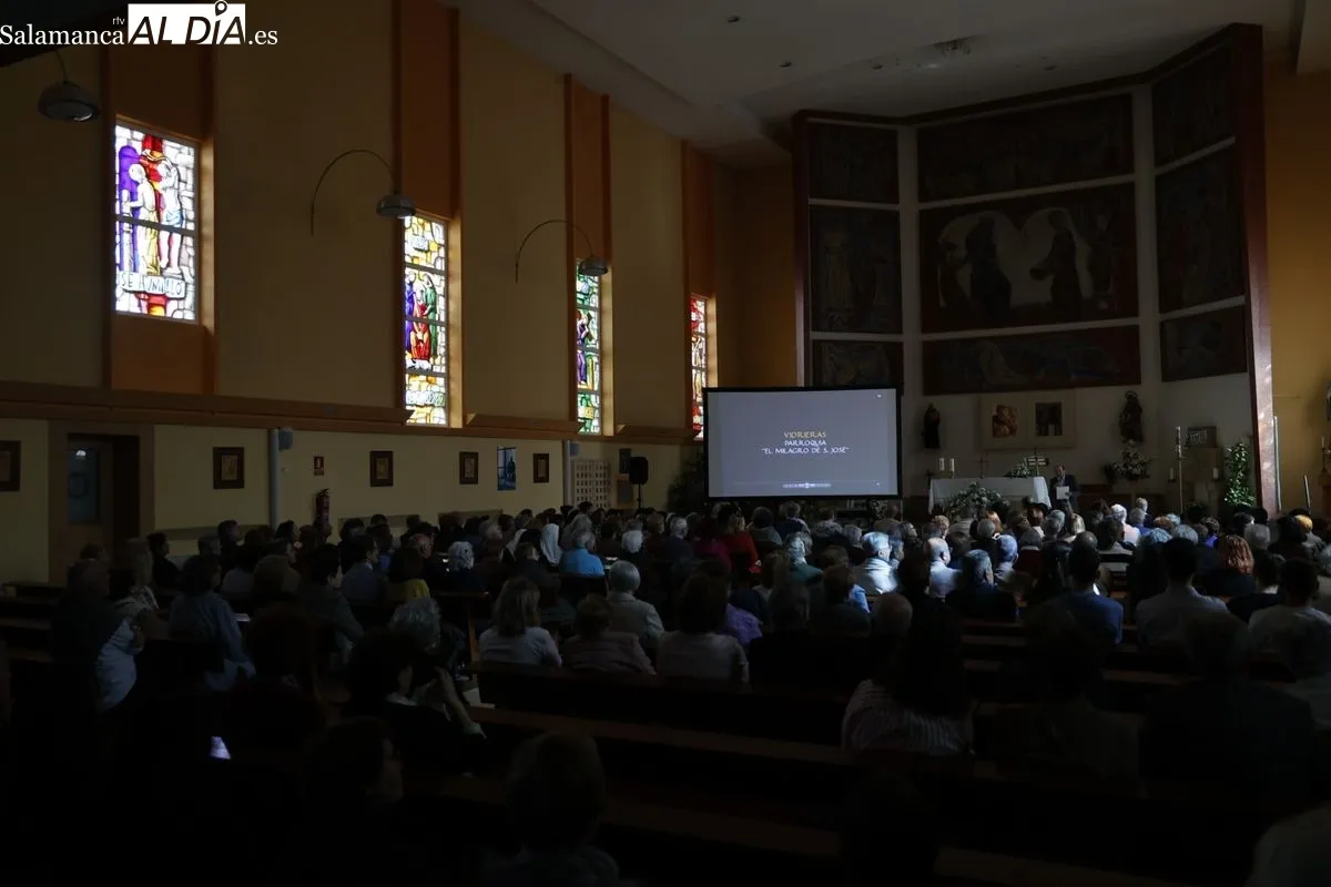 La parroquia El Milagro de San José inaugura sus nuevas vidrieras | FOTOS: David Sañudo 