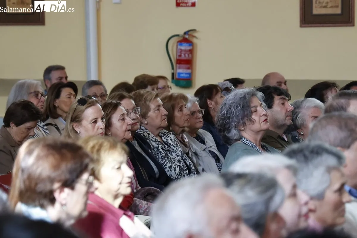 La parroquia El Milagro de San José inaugura sus nuevas vidrieras | FOTOS: David Sañudo 