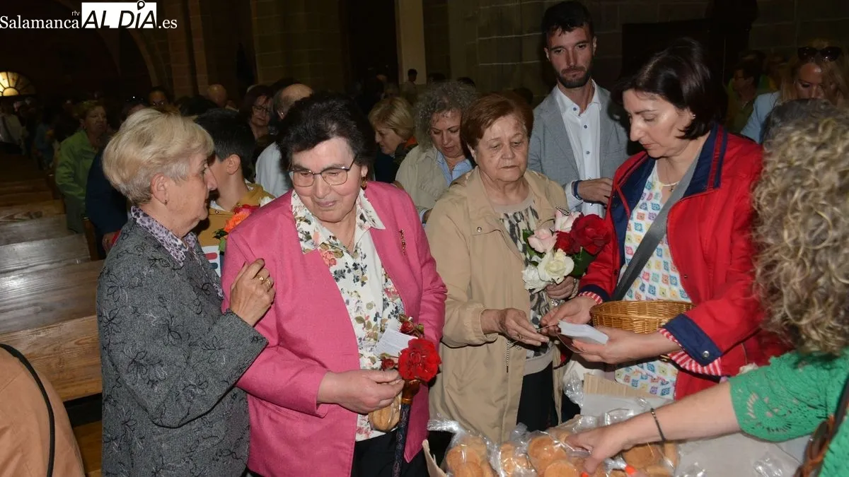 Foto 6 - Panes, rosas y convivencia en la fiesta de Santa Rita en Lumbrales