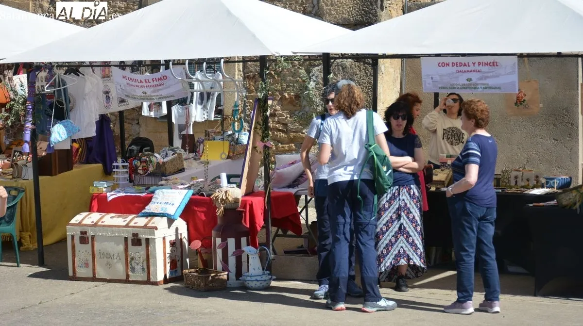 Foto 7 - Ahigal de los Aceiteros vive un intenso d&iacute;a con su feria y una marcha solidaria a beneficio de la AECC