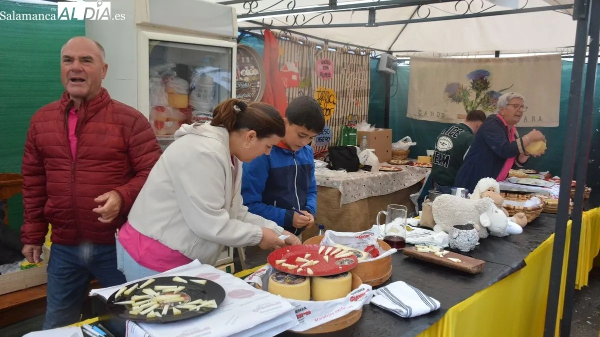Foto 9 - Hinojosa de Duero cierra la XXII Feria Internacional del Queso con balance positivo en ventas y p&uacute;blico, a pesar del mal tiempo