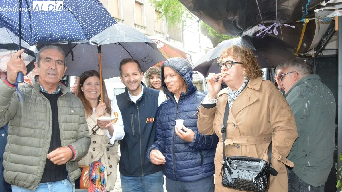 Foto 7 - Hinojosa de Duero cierra la XXII Feria Internacional del Queso con balance positivo en ventas y p&uacute;blico, a pesar del mal tiempo