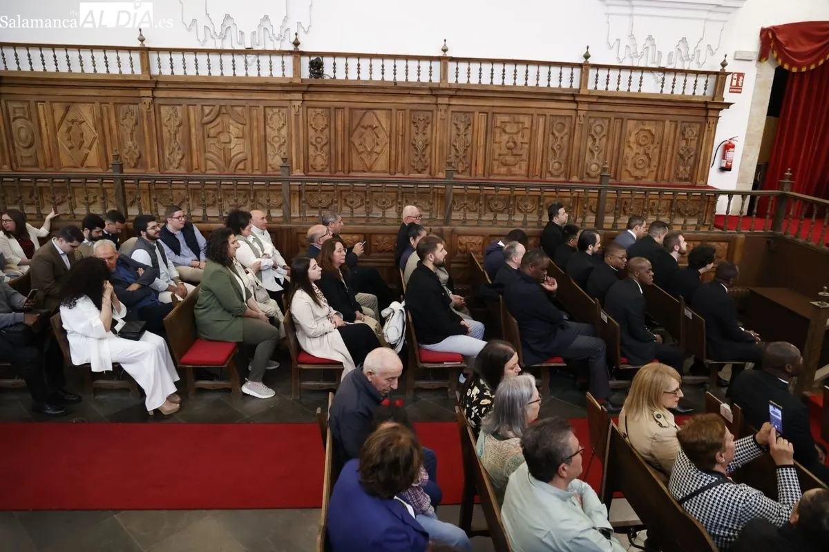 Estudiantes de Teología y Derecho Canónico de la UPSA celebran su graduación | FOTOS: David Sañudo  