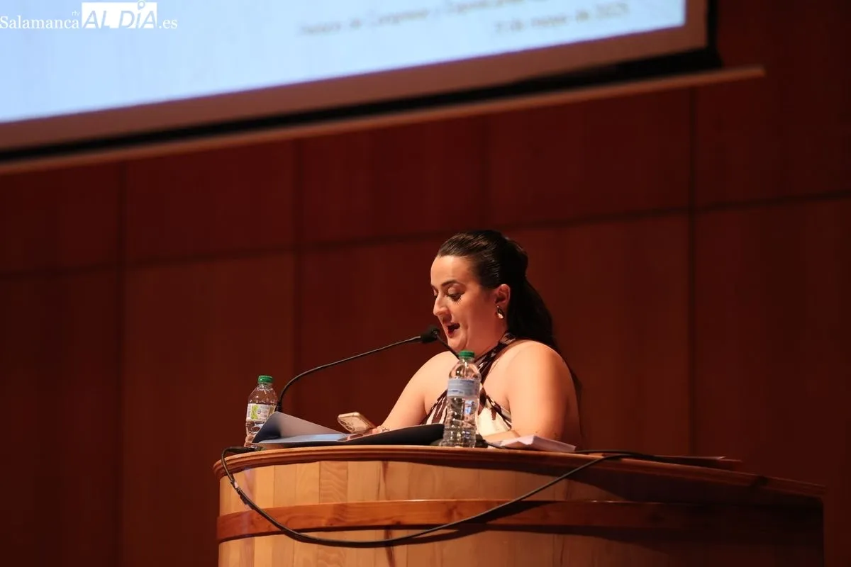 El Palacio de Congresos se viste de gala para los futuros maestros de Salamanca | FOTOS: David Sañudo