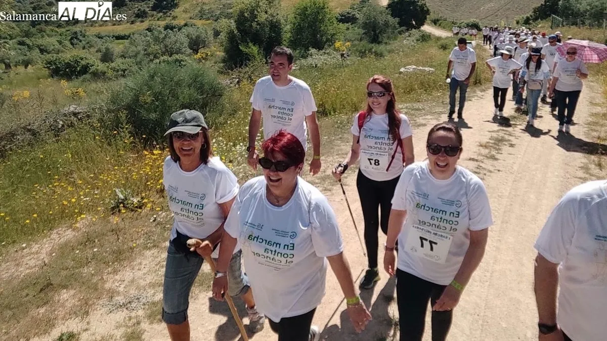 Foto 8 - Ahigal de los Aceiteros vive un intenso d&iacute;a con su feria y una marcha solidaria a beneficio de la AECC
