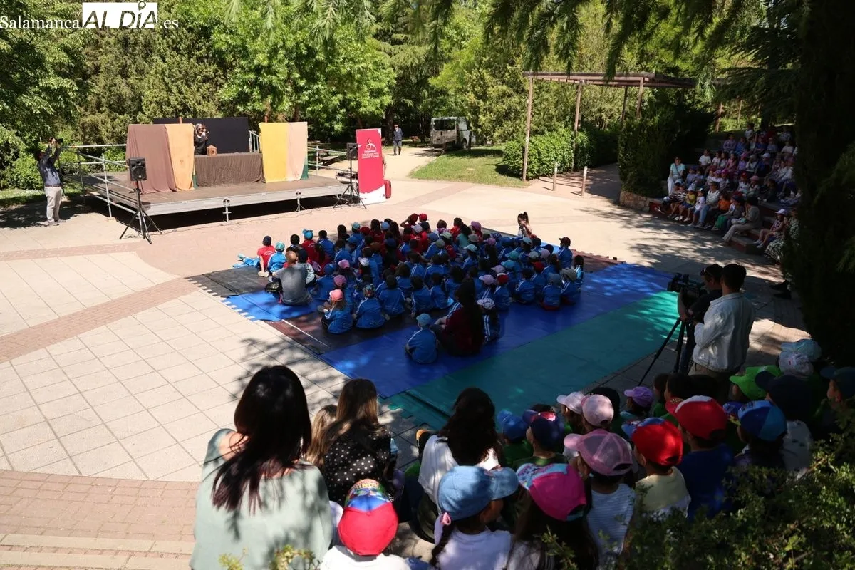Actividad de ‘Teatro en los parques’ dirigida a escolares de Educación Infantil en los Jesuitas. Foto de David Sañudo