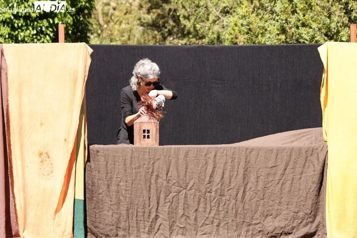 Actividad de ‘Teatro en los parques’ dirigida a escolares de Educación Infantil en los Jesuitas. Foto de David Sañudo