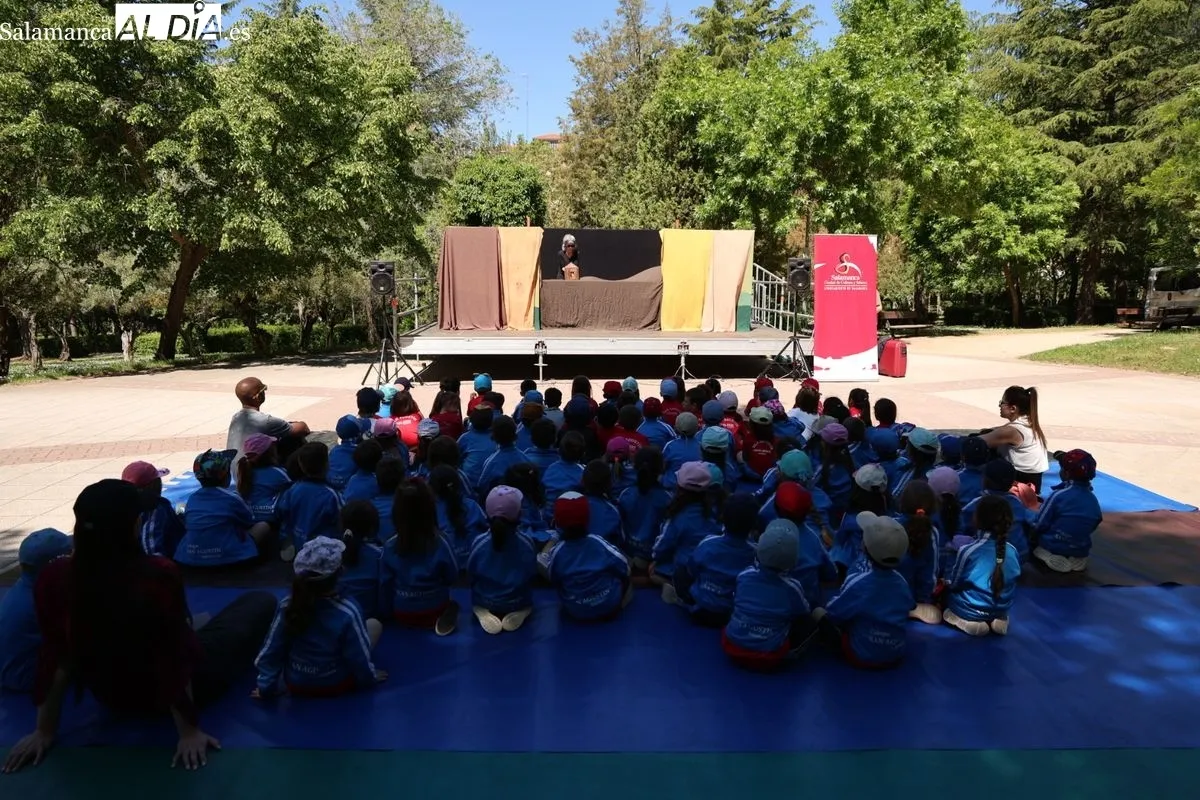 Actividad de ‘Teatro en los parques’ dirigida a escolares de Educación Infantil en los Jesuitas. Foto de David Sañudo